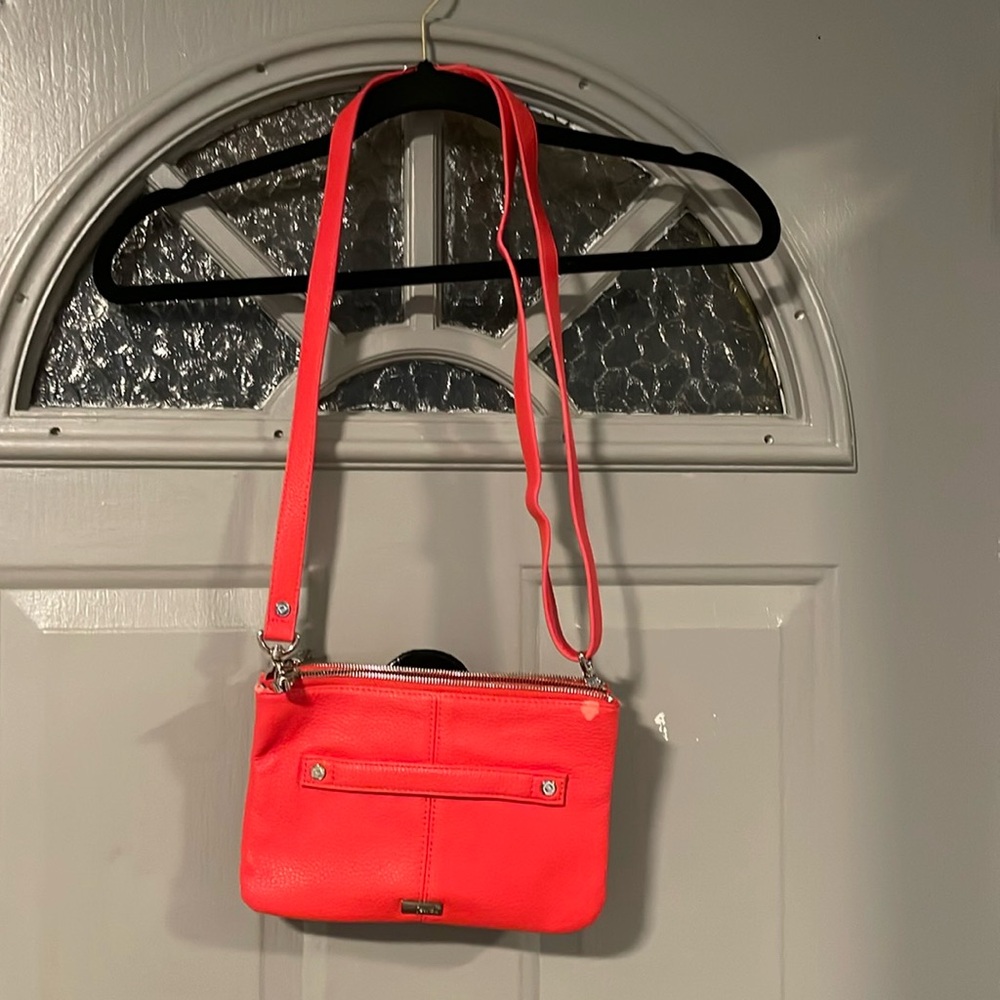 Jewell (thirty-one) street style purse in coral kisses.